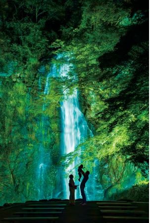 箕面大滝ライトアップ