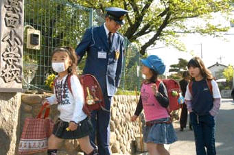 写真：小学校警備員