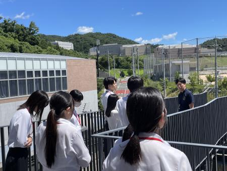 校内見学1