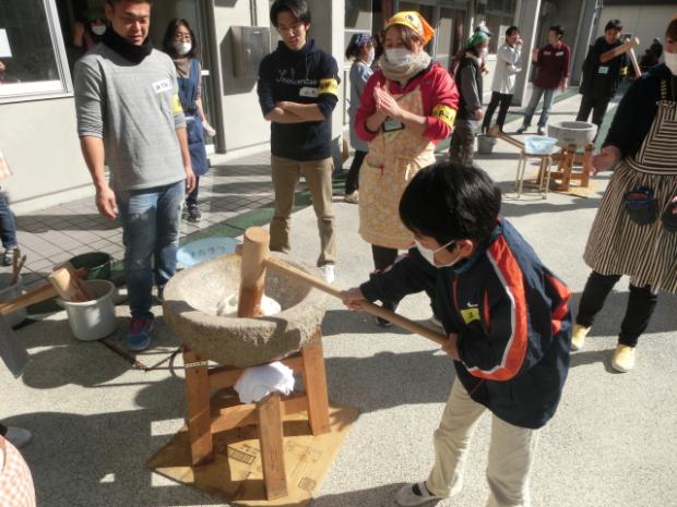 餅つきの様子