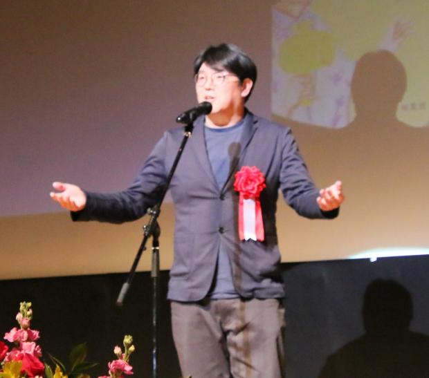 授賞式青柳さん