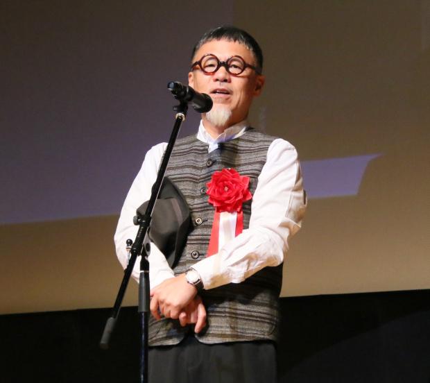 授賞式長谷川さん
