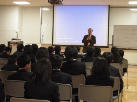 彩都の丘小学校での日暮まさみちさん