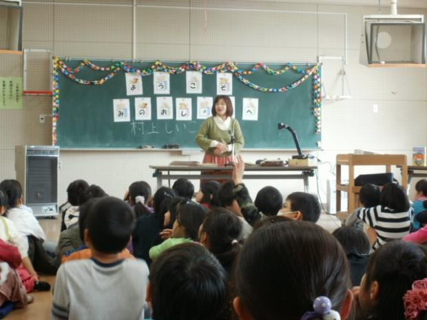 箕面小学校での村上しいこさん