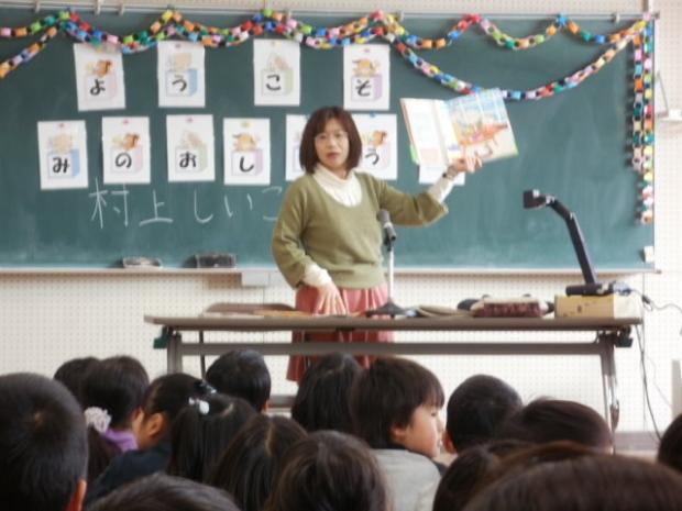 箕面小学校での村上しいこさん