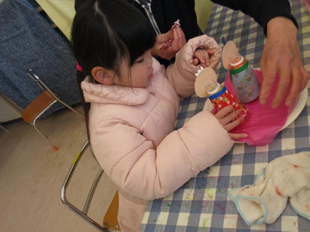 ひな人形立つかな