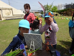 花冠を作っているところ