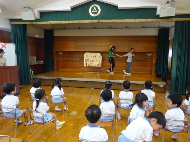 生活指導の劇を見ているところ