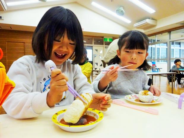 もちを食べているところ